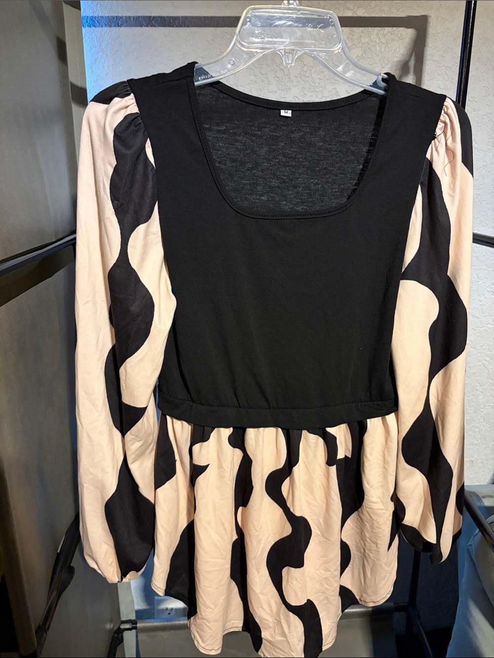 Source Unknown Black and Beige Long-Sleeve Peplum Blouse